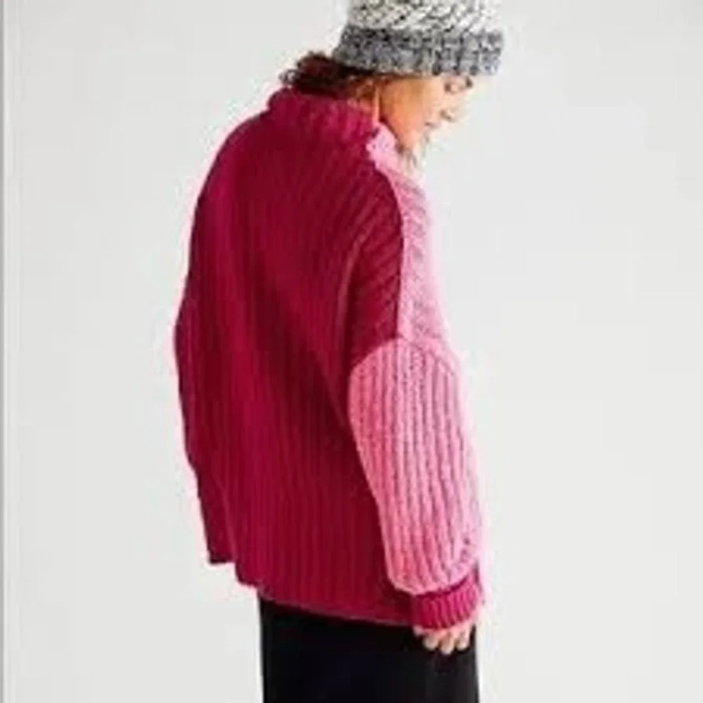 We The Free Sweater Women XS Oversized Pink Burgundy Colorblock Ribbed Mock Neck
